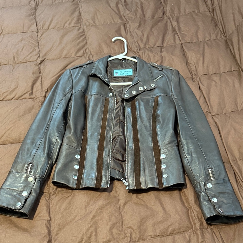 Elegant Brown Leather Jacket with Button Accents